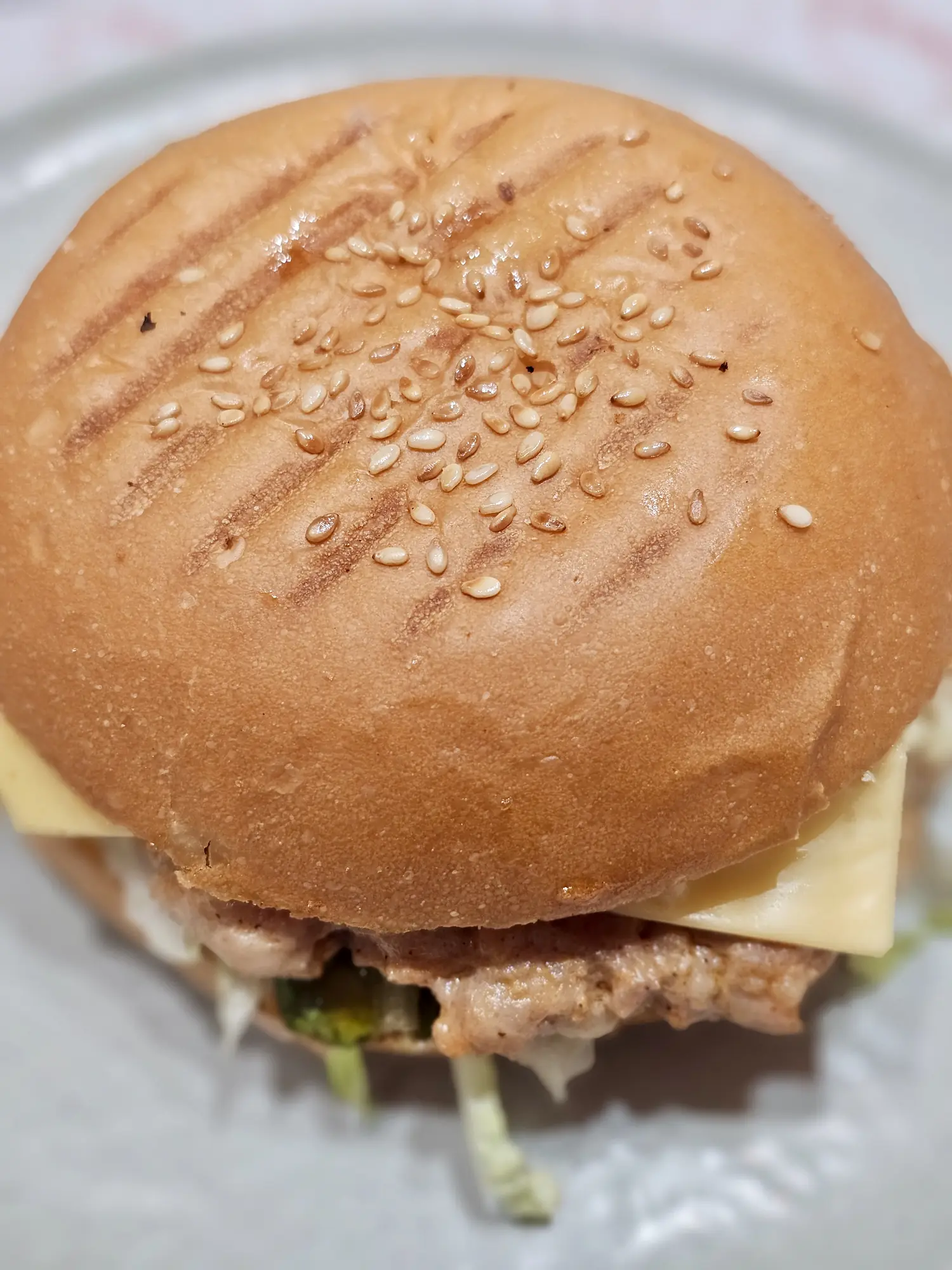 Cheeseburger with sesame bun